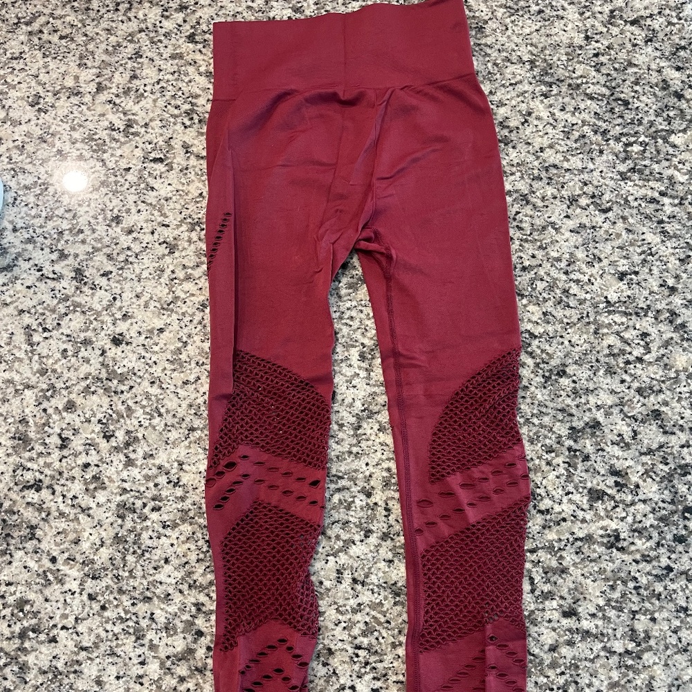 Better Bodies leggings with mesh small